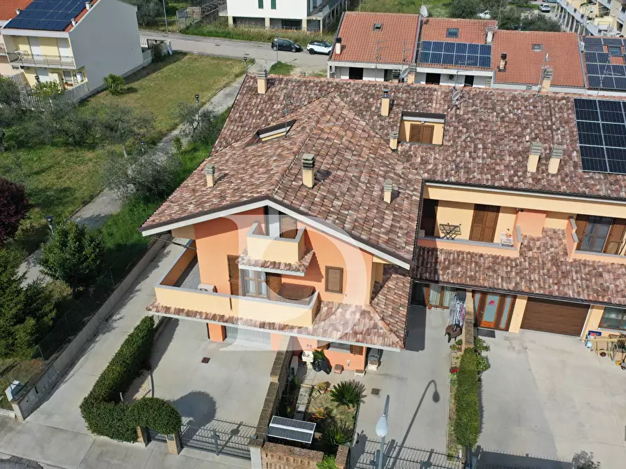 Immagine 74 di Casa semindipendente in vendita  in Via Europa a Loreto Aprutino