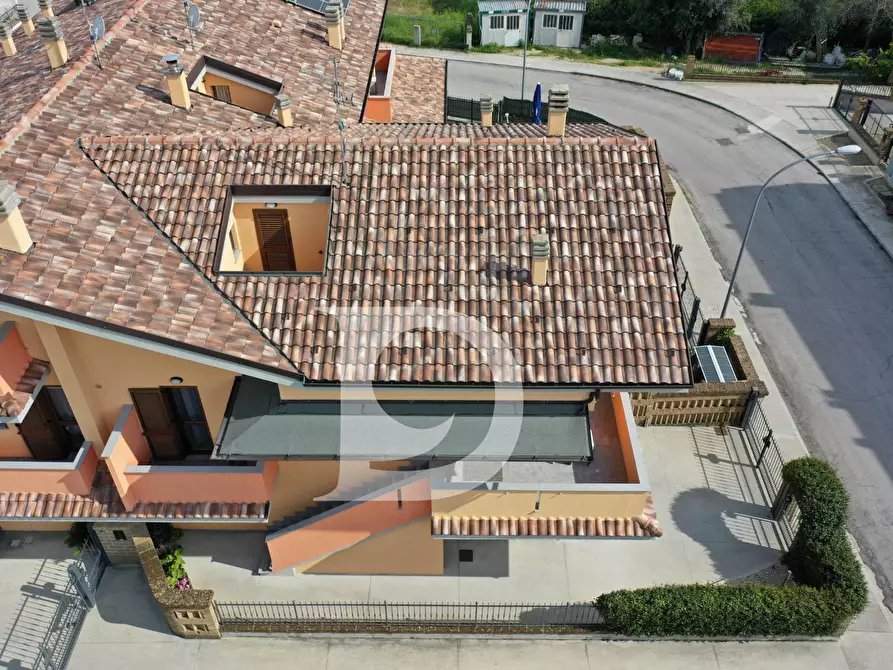 Immagine 75 di Casa semindipendente in vendita  in Via Europa a Loreto Aprutino