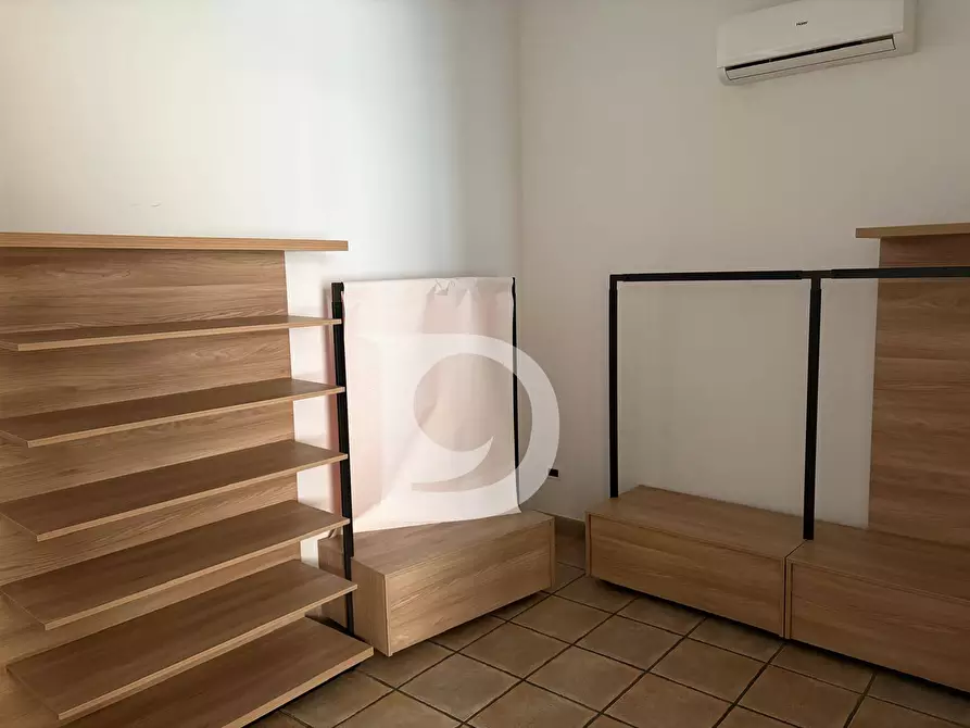 Immagine 14 di Locale commerciale in affitto  in Via Trento a Pescara