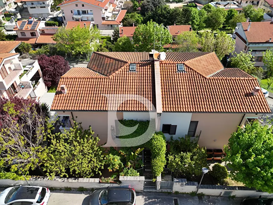 Immagine 75 di Casa semindipendente in vendita  in Via Italo Giovannucci a Pescara