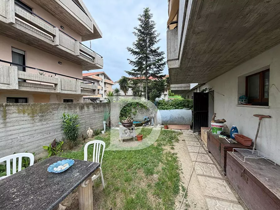 Immagine 48 di Casa semindipendente in vendita  in Via Piceni a Montesilvano