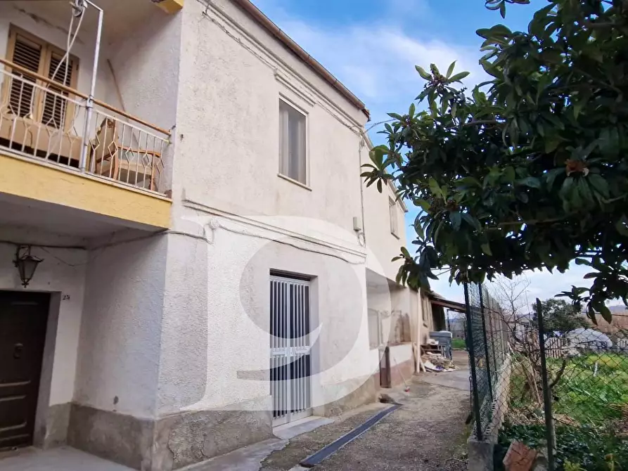 Immagine 1 di Casa semindipendente in vendita  in Contrada Rotacesta a Loreto Aprutino