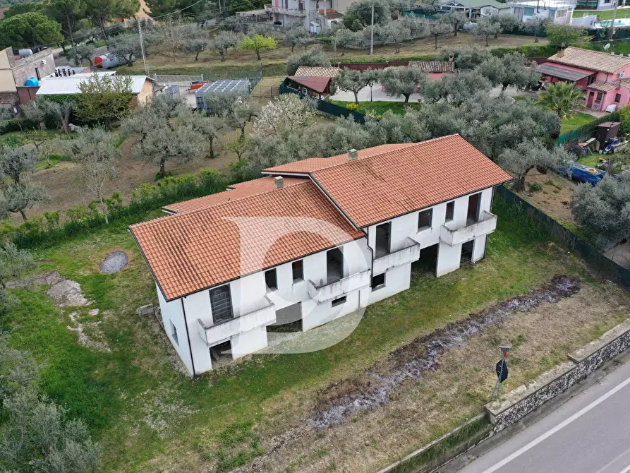 Immagine 1 di Palazzo in vendita  in Contrada Galliano s.n.c. a Loreto Aprutino