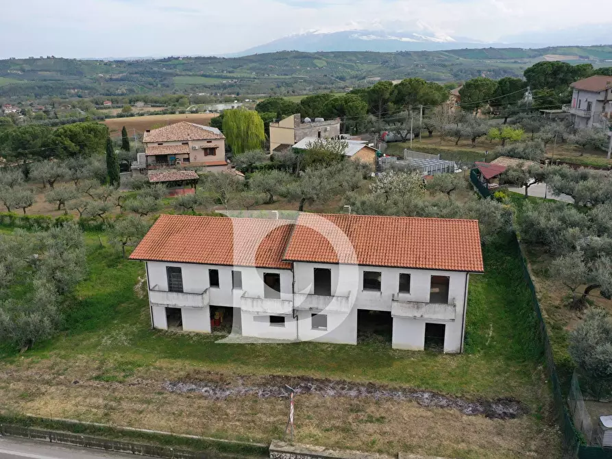 Immagine 2 di Palazzo in vendita  in Contrada Galliano s.n.c. a Loreto Aprutino