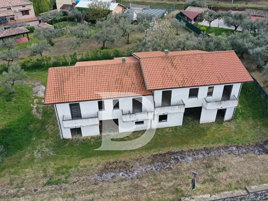 Immagine 3 di Palazzo in vendita  in Contrada Galliano s.n.c. a Loreto Aprutino