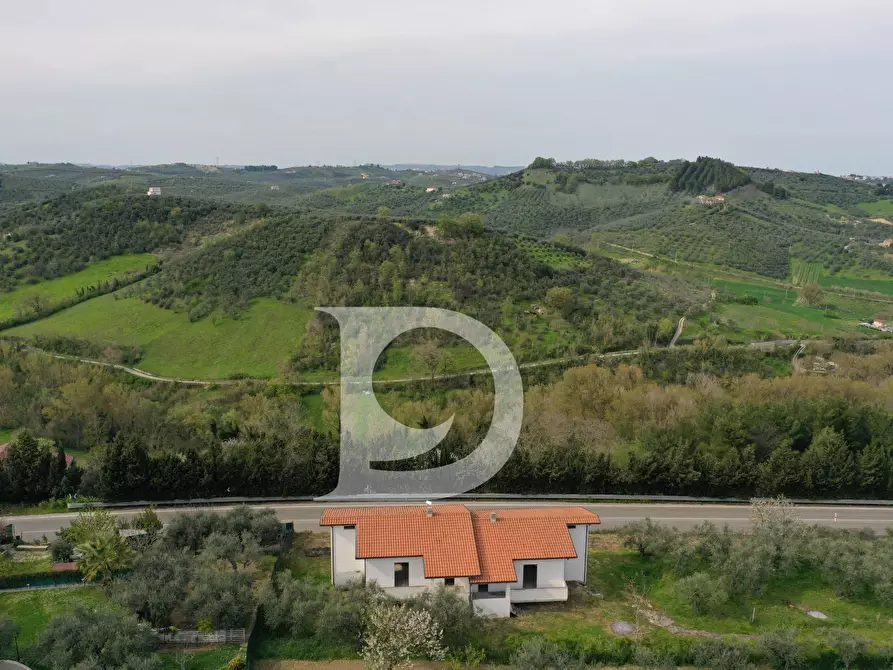 Immagine 5 di Palazzo in vendita  in Contrada Galliano s.n.c. a Loreto Aprutino