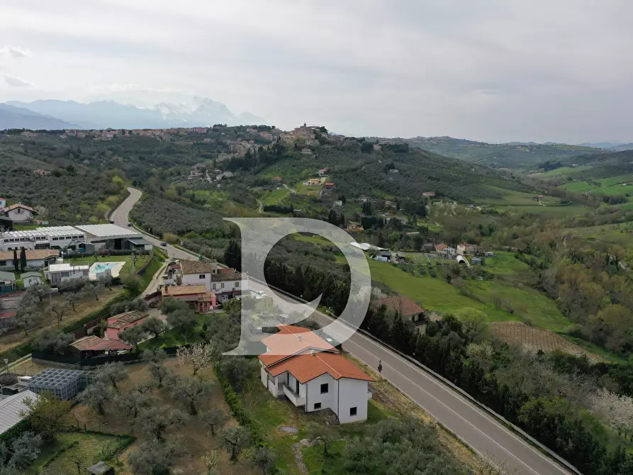 Immagine 6 di Palazzo in vendita  in Contrada Galliano s.n.c. a Loreto Aprutino
