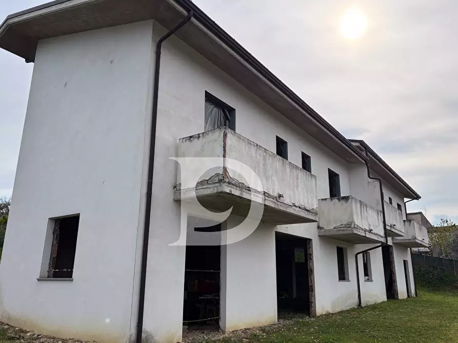 Immagine 8 di Palazzo in vendita  in Contrada Galliano s.n.c. a Loreto Aprutino