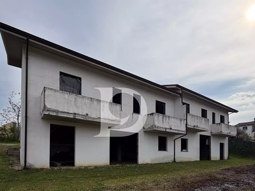 Immagine 9 di Palazzo in vendita  in Contrada Galliano s.n.c. a Loreto Aprutino