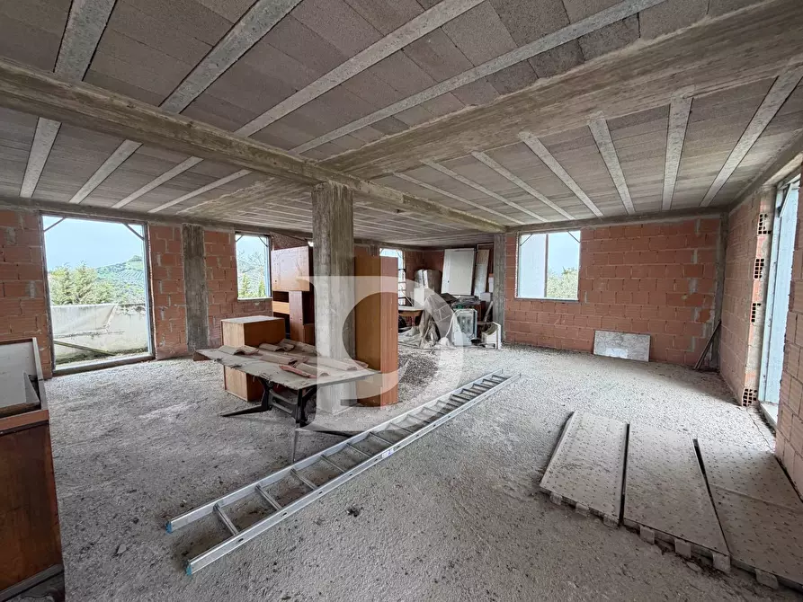 Immagine 16 di Palazzo in vendita  in Contrada Galliano s.n.c. a Loreto Aprutino