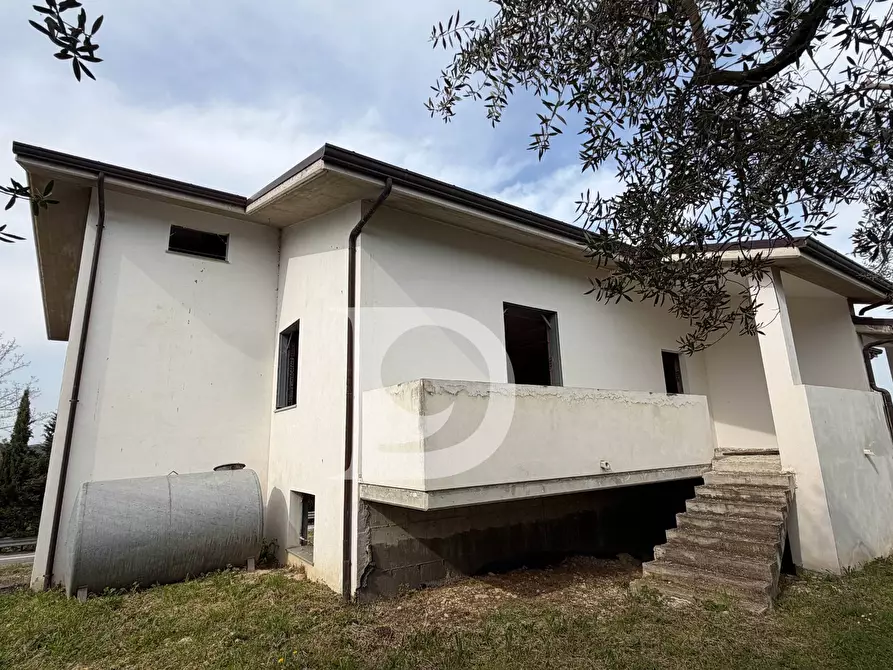 Immagine 14 di Palazzo in vendita  in Contrada Galliano s.n.c. a Loreto Aprutino