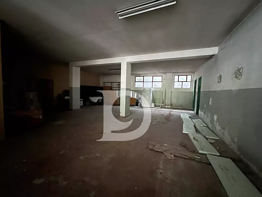 Immagine 20 di Locale commerciale in vendita  in Via Raffaele De Vico 1 a Penne