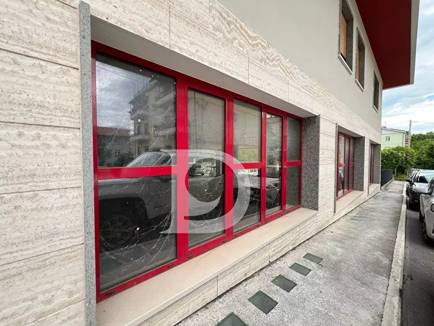 Immagine 10 di Locale commerciale in vendita  in Via Raffaele De Vico 1 a Penne
