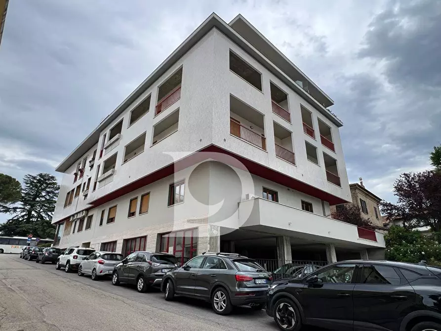 Immagine 11 di Locale commerciale in vendita  in Via Raffaele De Vico 1 a Penne