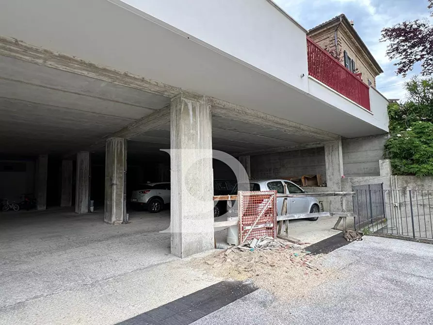 Immagine 15 di Locale commerciale in vendita  in Via Raffaele De Vico 1 a Penne