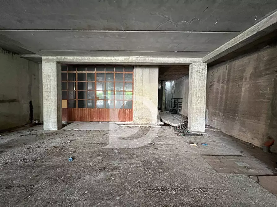 Immagine 19 di Locale commerciale in vendita  in Via Raffaele De Vico 1 a Penne