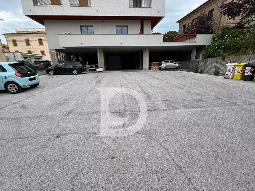 Immagine 13 di Locale commerciale in vendita  in Via Raffaele De Vico 1 a Penne