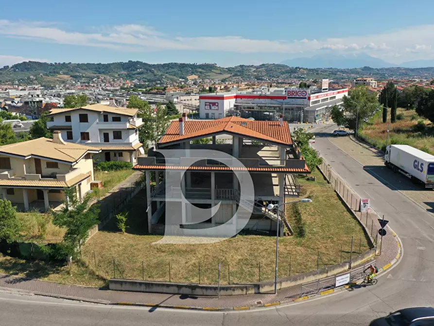 Immagine 31 di Casa indipendente in vendita  in Via Petruzzi a Città Sant'angelo