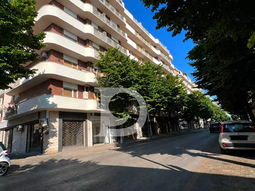 Immagine 4 di Locale commerciale in affitto  in Viale Bovio 311 a Pescara