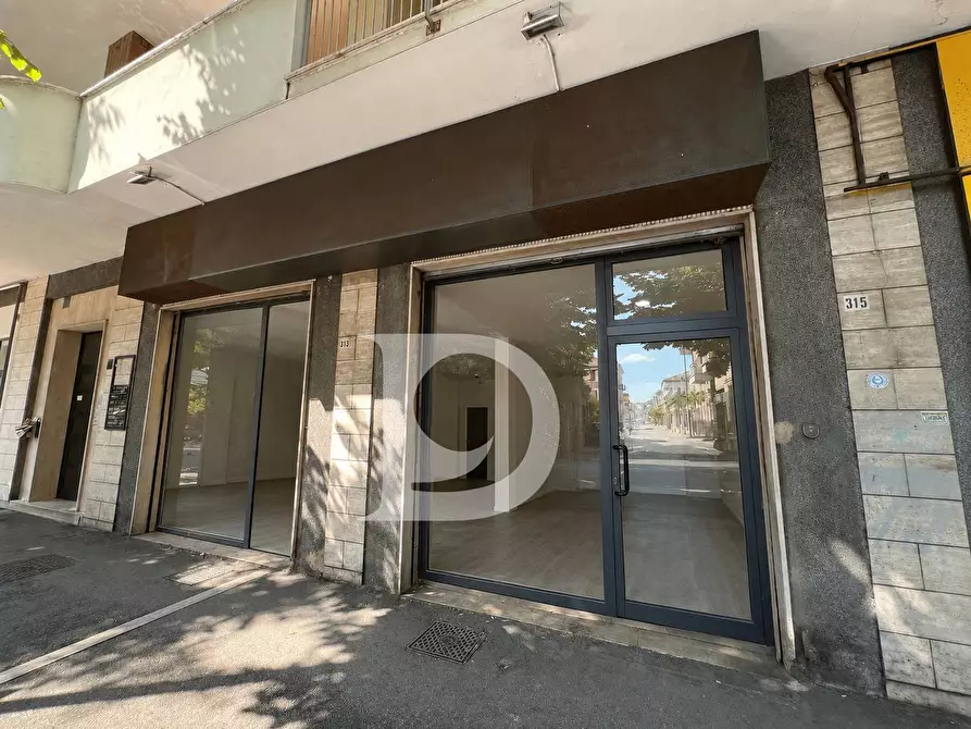 Immagine 1 di Locale commerciale in affitto  in Viale Bovio 311 a Pescara