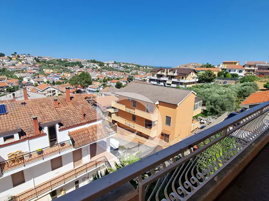 Immagine 41 di Appartamento in vendita  in Via Vado Di Sole 12 a Pescara