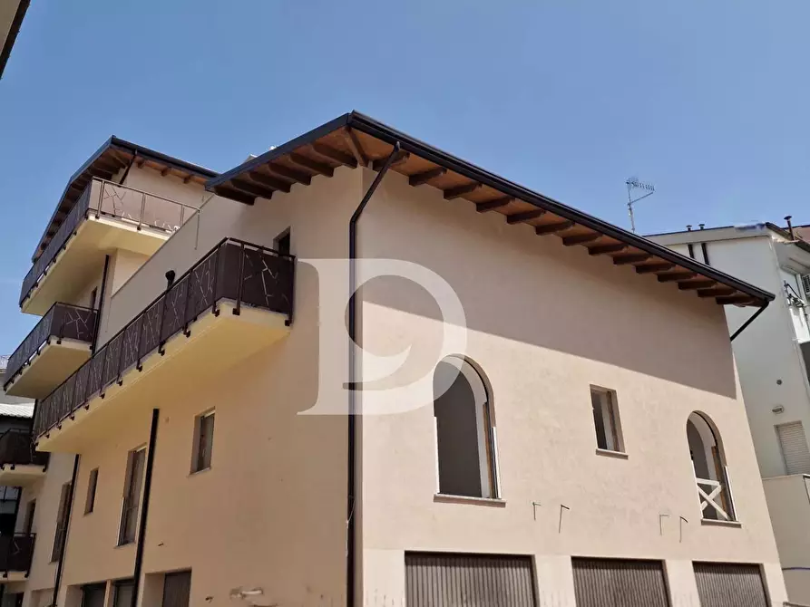 Immagine 1 di Palazzo in vendita  in Via Goffredo Mameli 28 a Loreto Aprutino