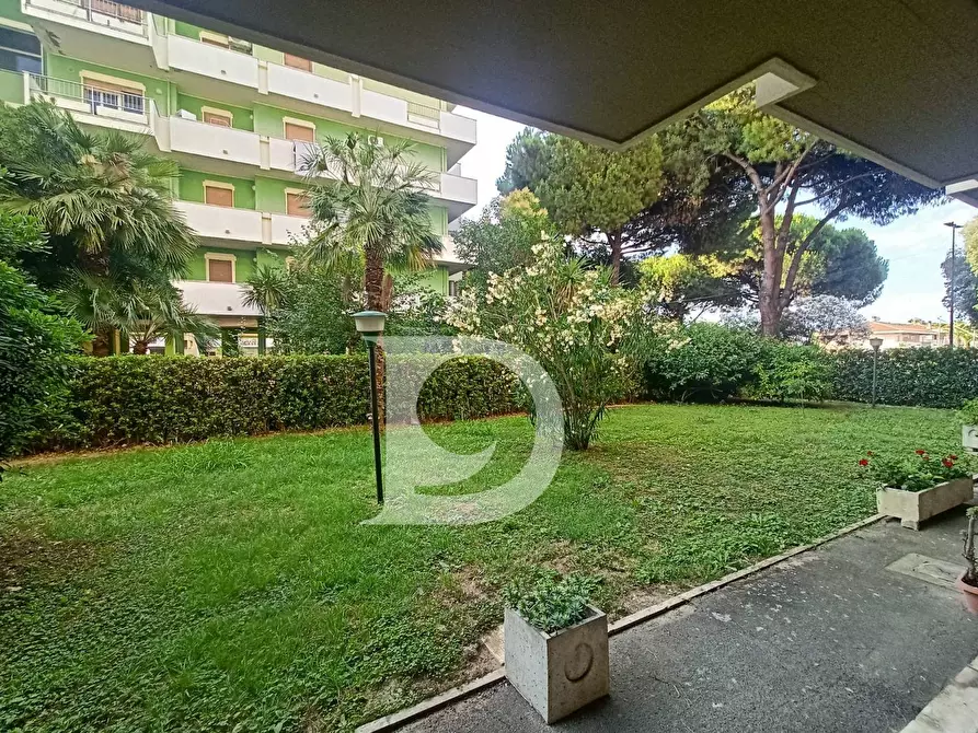 Immagine 44 di Appartamento in vendita  in Via Leonardo da Vinci 90 a Silvi