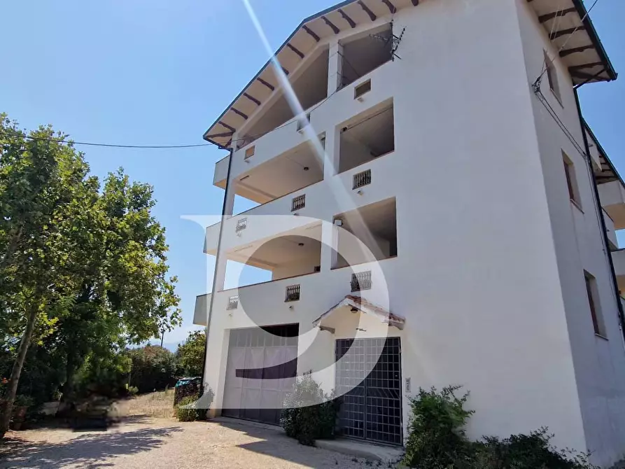Immagine 1 di Casa indipendente in vendita  in Viale dei Pini 126 a Brittoli