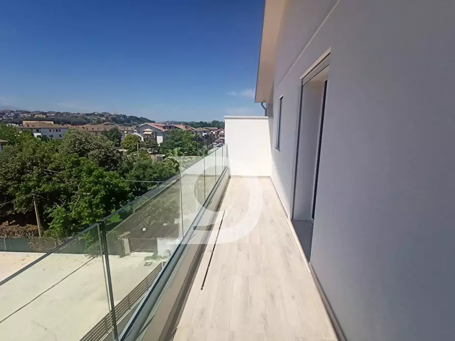 Immagine 23 di Appartamento in vendita  in Viale Matrino 37 a Città Sant'angelo