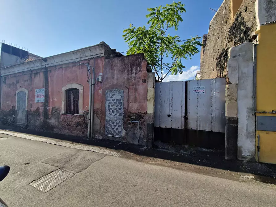 Immagine 3 di Casa indipendente in vendita  in via Vitaliti 52 a Catania