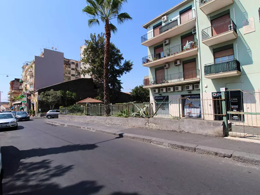 Immagine 2 di Box auto in vendita  in Via Del Bosco 407 a Catania