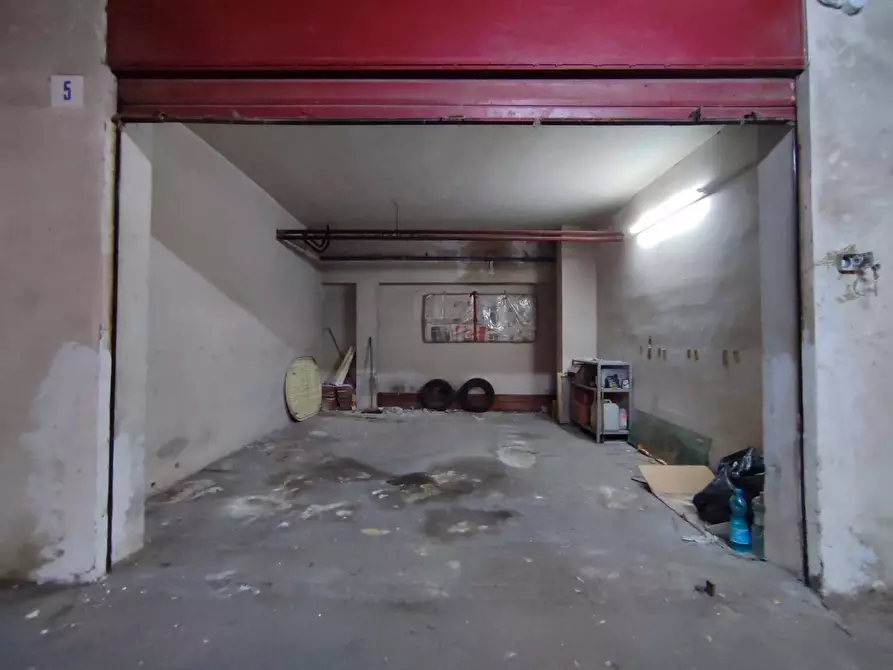 Immagine 3 di Box auto in vendita  in Via Coffa Caruso 1 a Catania