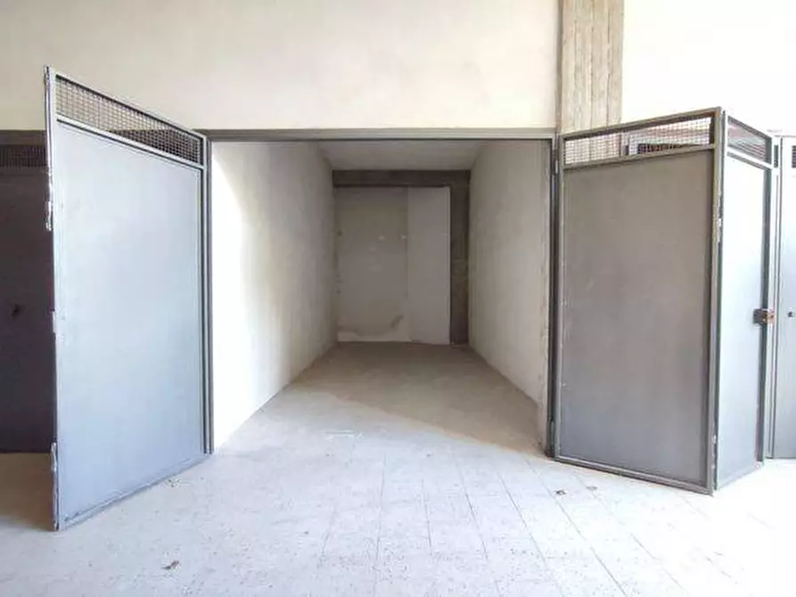 Immagine 1 di Box auto in vendita  in Via Del Bosco 324 a Catania