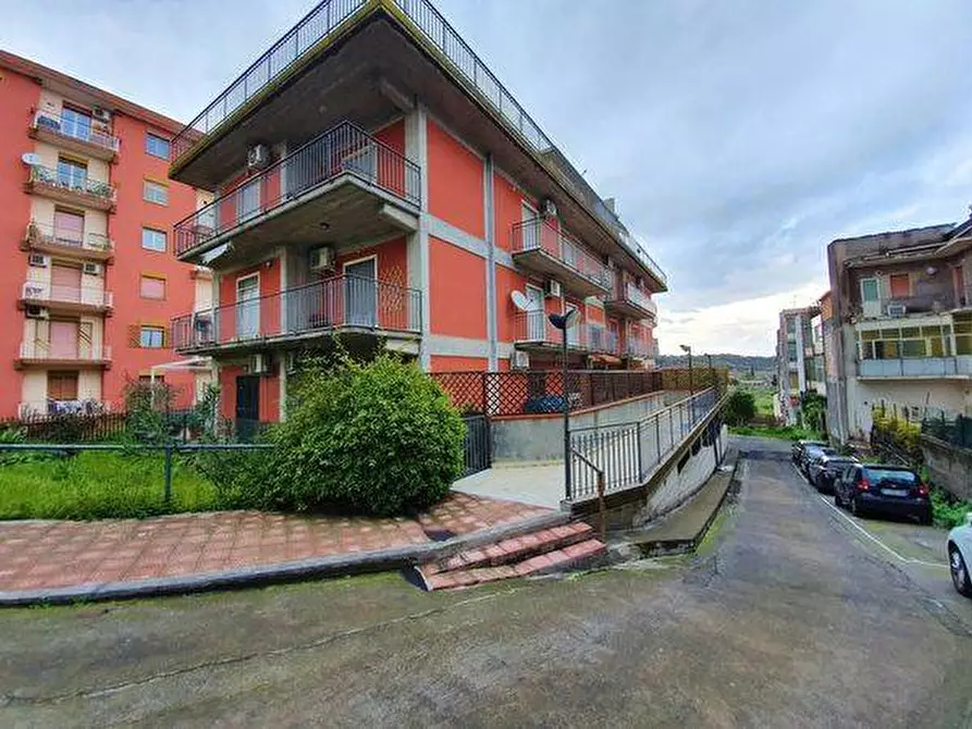 Immagine 2 di Box auto in vendita  in Via Del Bosco 324 a Catania