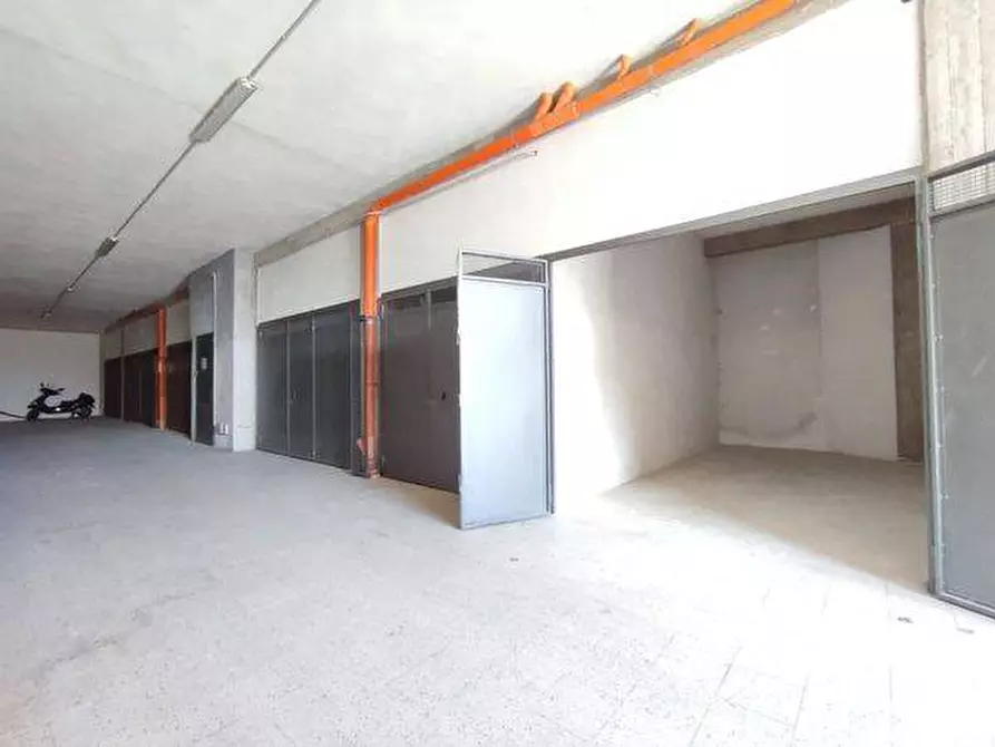 Immagine 8 di Box auto in vendita  in Via Del Bosco 324 a Catania