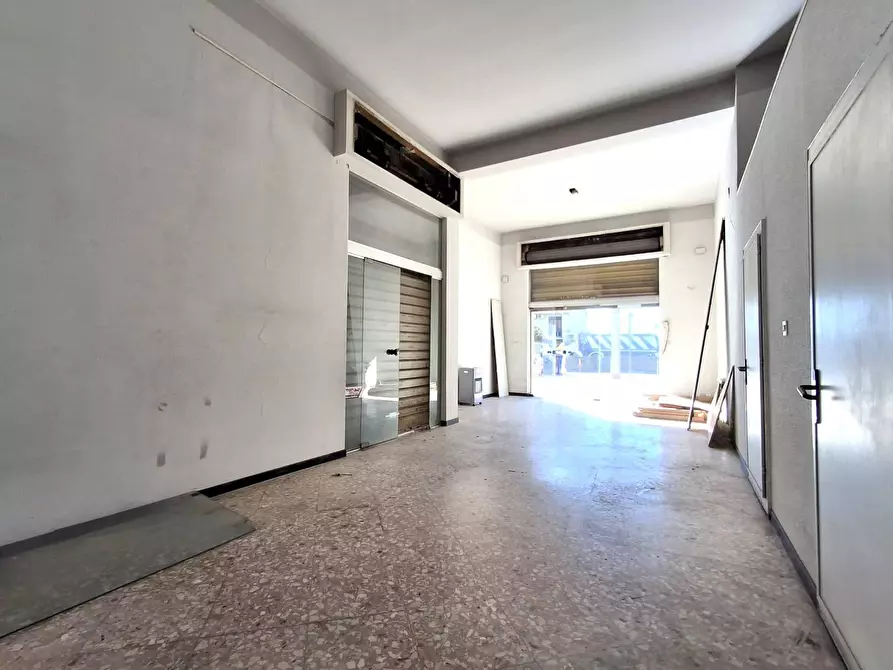 Immagine 7 di Locale commerciale in vendita  in Via Etnea 30 a Gravina Di Catania