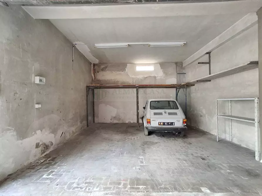 Immagine 2 di Box auto in vendita  in Via Leucatia 131 a Catania