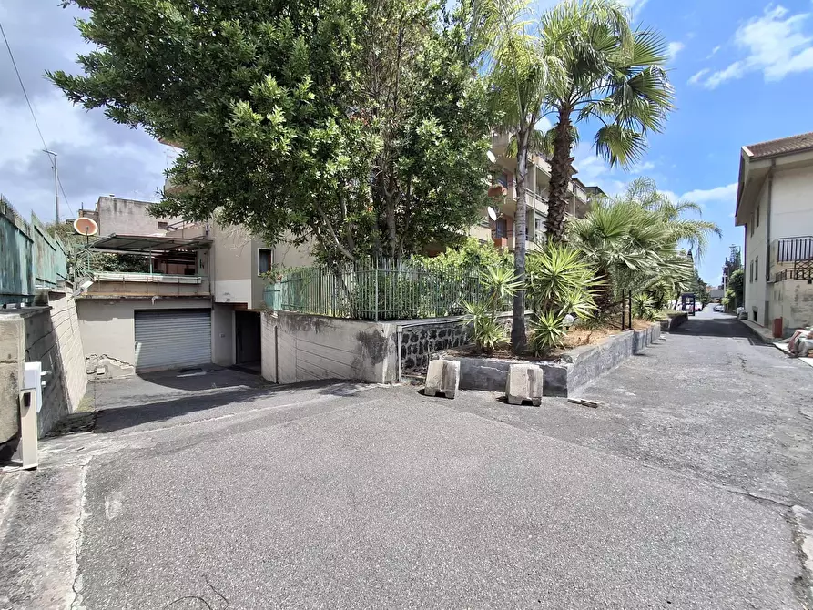 Immagine 17 di Box auto in vendita  in Via Leucatia 131 a Catania