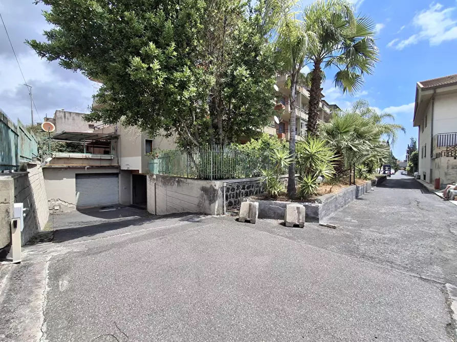 Immagine 25 di Box auto in vendita  in Via Leucatia 131 a Catania