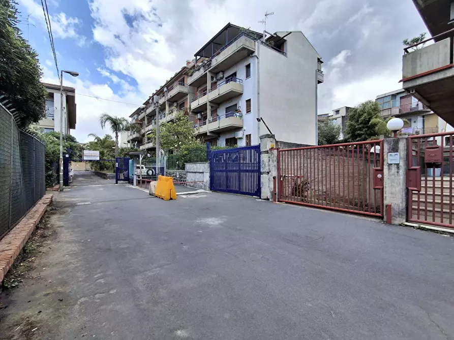 Immagine 27 di Box auto in vendita  in Via Leucatia 131 a Catania