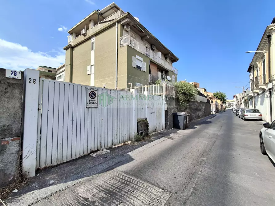 Immagine 11 di Box auto in vendita  in Via Vitaliti 24 a Catania