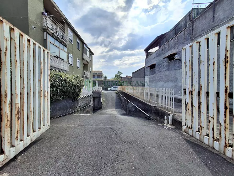 Immagine 22 di Box auto in vendita  in Via Vitaliti 24 a Catania