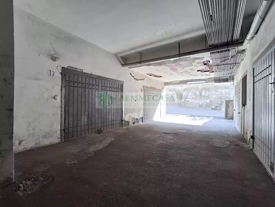 Immagine 24 di Box auto in vendita  in Via Vitaliti 24 a Catania