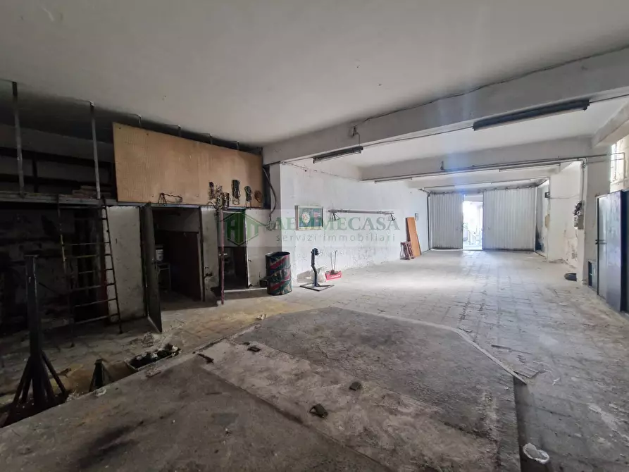Immagine 12 di Magazzino in affitto  in Via Del Bosco 360 a Catania