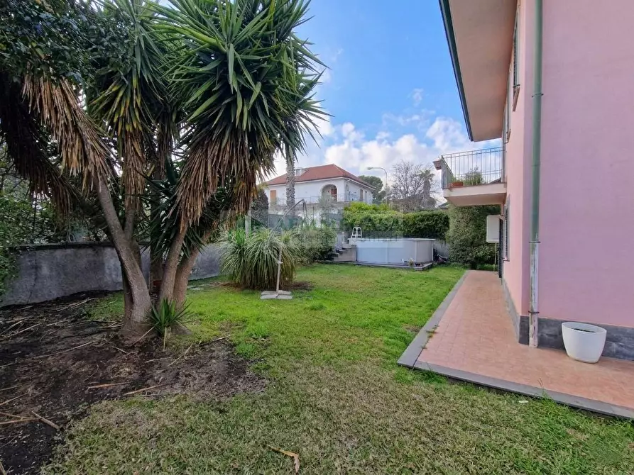 Immagine 3 di Villa in vendita  in Via Torre del Filosofo 4 a Gravina Di Catania