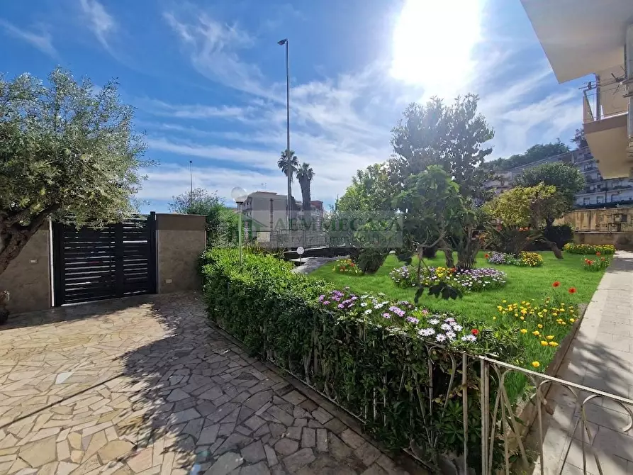 Immagine 3 di Attico in vendita  in Via Due Obelischi 46 a Gravina Di Catania
