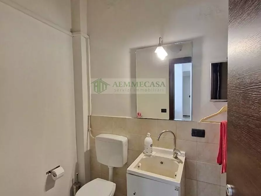 Immagine 10 di Locale commerciale in vendita  in Via Monserrato 52 a Catania