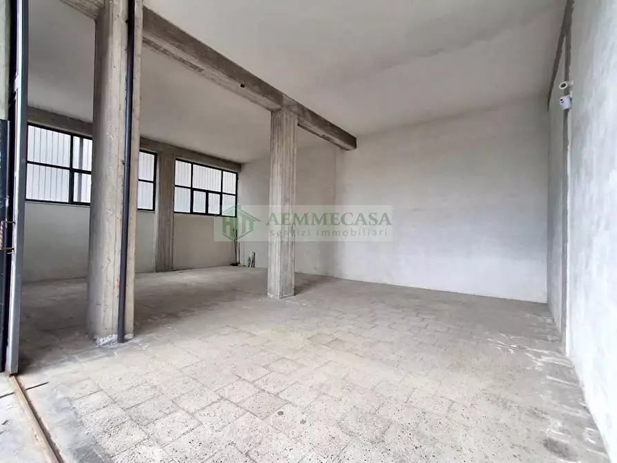 Immagine 1 di Magazzino in affitto  in Via Del Bosco 324 a Catania