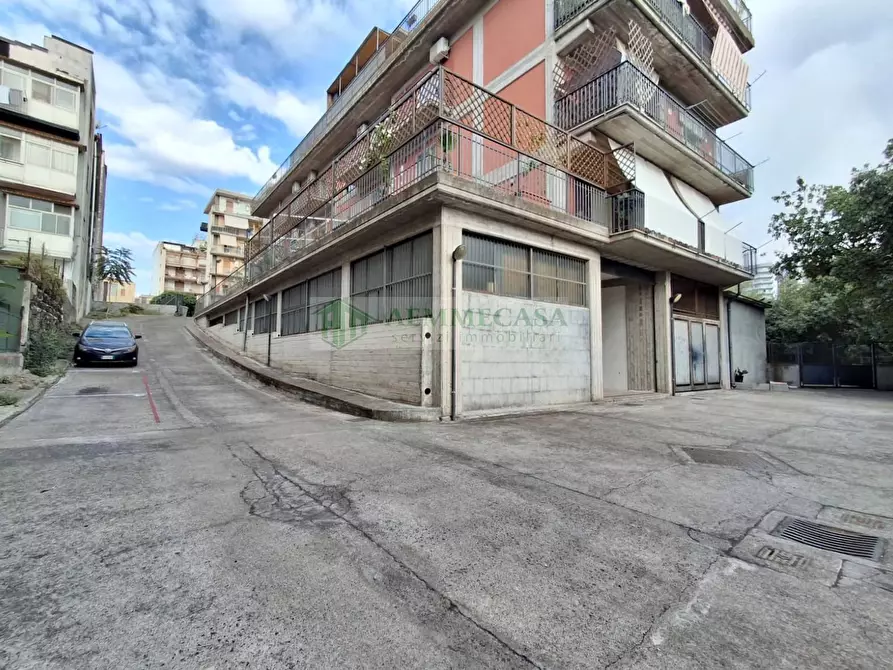 Immagine 7 di Magazzino in affitto  in Via Del Bosco 324 a Catania