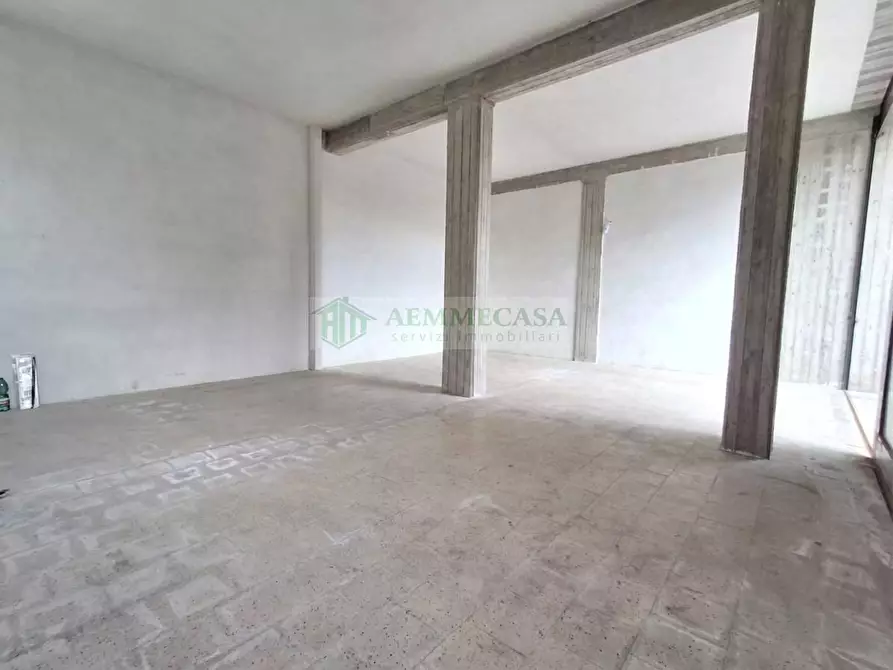 Immagine 9 di Magazzino in affitto  in Via Del Bosco 324 a Catania